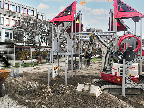 Ledon monterer og står for udgravning ved legeplads i Brøndby.