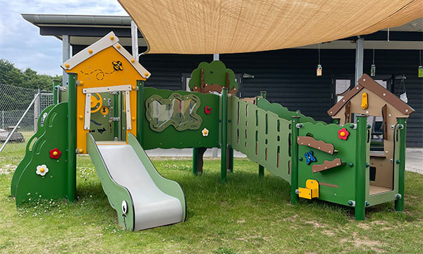 En legeplads til de mindste børn i institutionen Fladhøj.