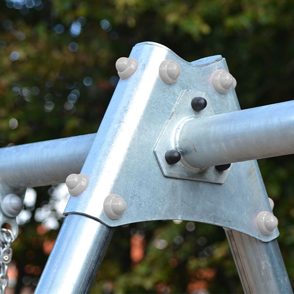 Gyngesamlingen er lavet i vedligeholdelsesfrie materialer.